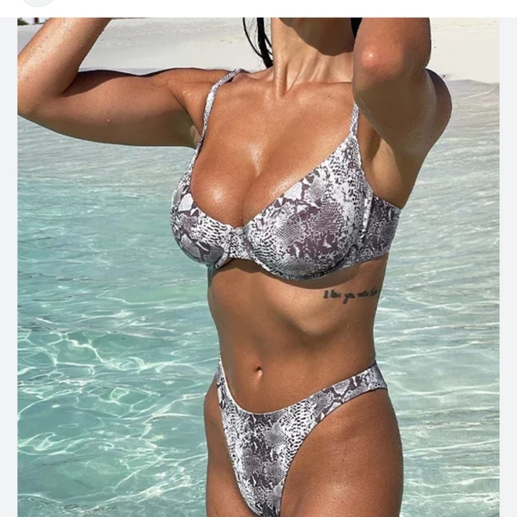 BNWT Monday Swinwear Maui Bikini Top New Snake - Picture 3 of 9